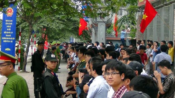 Lực lượng an ninh chặn chốt tại khu vực xung quanh khách sạn. (Ảnh: Dân trí)