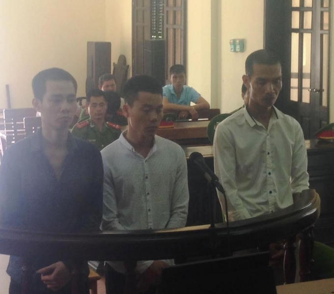 3 bị cáo phải "gánh" thêm 19 năm tù với tội danh “Tàng trữ trái phép chất ma túy”.