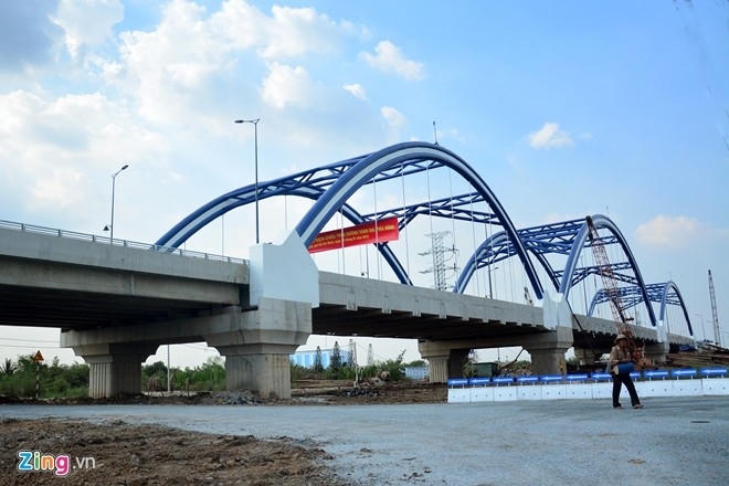 Cienco 1 với tư cách nhà thầu chính thức thực hiện 100% công việc cầu Rạch Chiếc, thành phố HCM (Gói thầu xây dựng cầu Bến Tượng (gói thầu XL-01A) dạng cầu vòm tương tự như cầu Rạch Chiếc). Ảnh: Lê Quân.