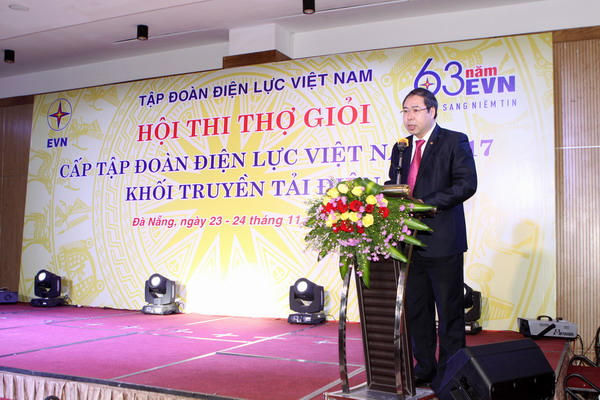 Ông Đỗ Đức Hùng - Phó Chủ tịch Công đoàn Điện lực Việt Nam phát biểu khai mạc và chỉ đạo Hội thi.