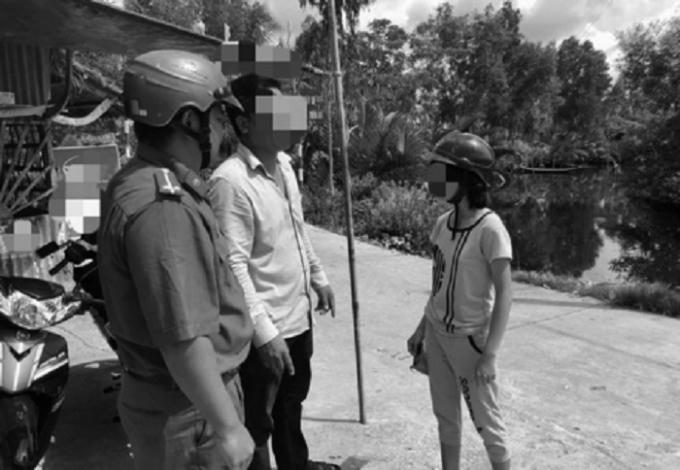 Lực lượng công an đưa cháu Ng. đến nhiều nơi mà cháu cho rằng mình bị nhốt để tìm ra sự thật.