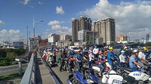 Lực lượng chức năng điều tra vụ việc.