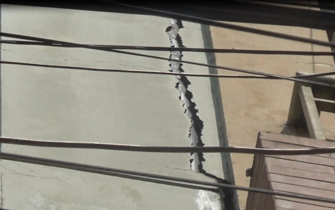 H&agrave; Nội: Gần chục nh&agrave; d&acirc;n bị ảnh hưởng do c&ocirc;ng tr&igrave;nh thi c&ocirc;ng liền kề