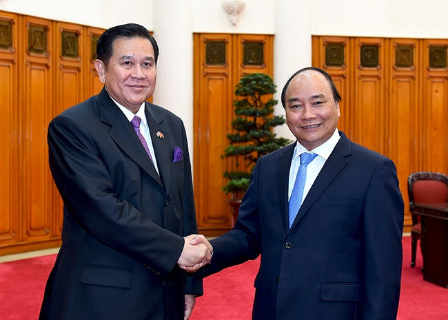 Thủ tướng Nguyễn Xuân Phúc tiếp Phó Thủ tướng Thái Lan Thanasak Patimapragorn. (Ảnh: VGP)