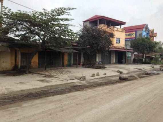 Đóng kín cửa cũng là một cách chống bụi, tuy nhiên cũng không mấy hiệu quả và gây bất tiện cho sinh hoạt.