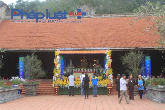 Ngay từ sớm, dòng người từ thập phương đã tiến về nơi Phật Ngự.