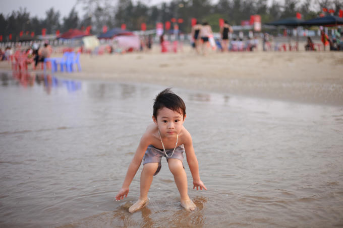 Hào hứng với biển đầu mùa.