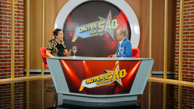 GUITARIST TRUNG NGHIA TAI CHUYEN CUA SAO  (3)