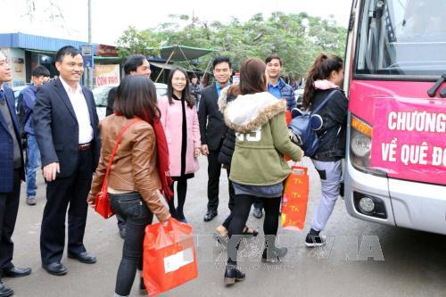 Người lao động di chuyển về quê đón Tết. Ảnh: Hoàng Ngọc/TTXVN
