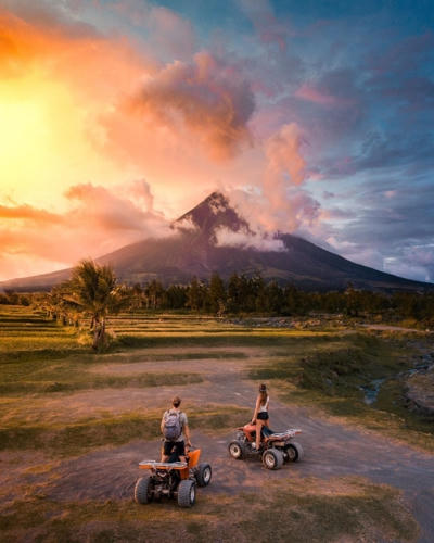 Từ những rừng rậm ở Bali tới những đầm phá Philippines, châu Á như một thiên đường nhiệt đới xinh đẹp. Vùng đất Legazpi, Philippines bình yên và rực rỡ trong ánh nắng chiều.