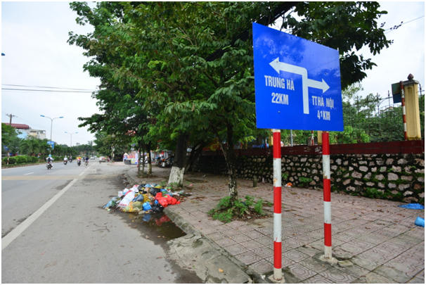 Rác thải chất thành từng đống gây ô nhiễm môi trường kéo dài nhiều ngày nay, ảnh hưởng nghiêm trọng đến môi trường, sức khỏe.