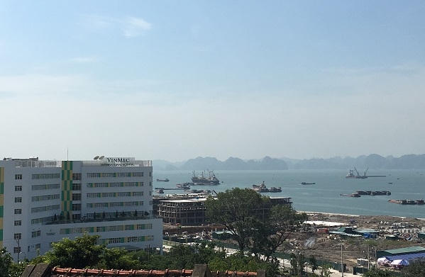 Bệnh viện Vinmec và Khu đô thị lấn biển Vinhomes Hạ Long Bay bắt đầu xây dựng từ quý 4/2015, dự kiến sẽ hoàn thành năm 2017.