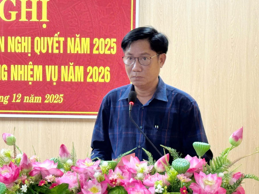 Theo ông Đỗ Văn Sử – Phó Bí thư Đảng ủy, Chủ tịch UBND xã Sông Đốc, địa phương tập trung khai thác lợi thế kinh tế biển, phát triển dịch vụ hậu cần nghề cá, nuôi trồng thủy sản công nghệ cao gắn với bảo vệ môi trường, thích ứng biến đổi khí hậu (Ảnh: Tiệp Khắc).