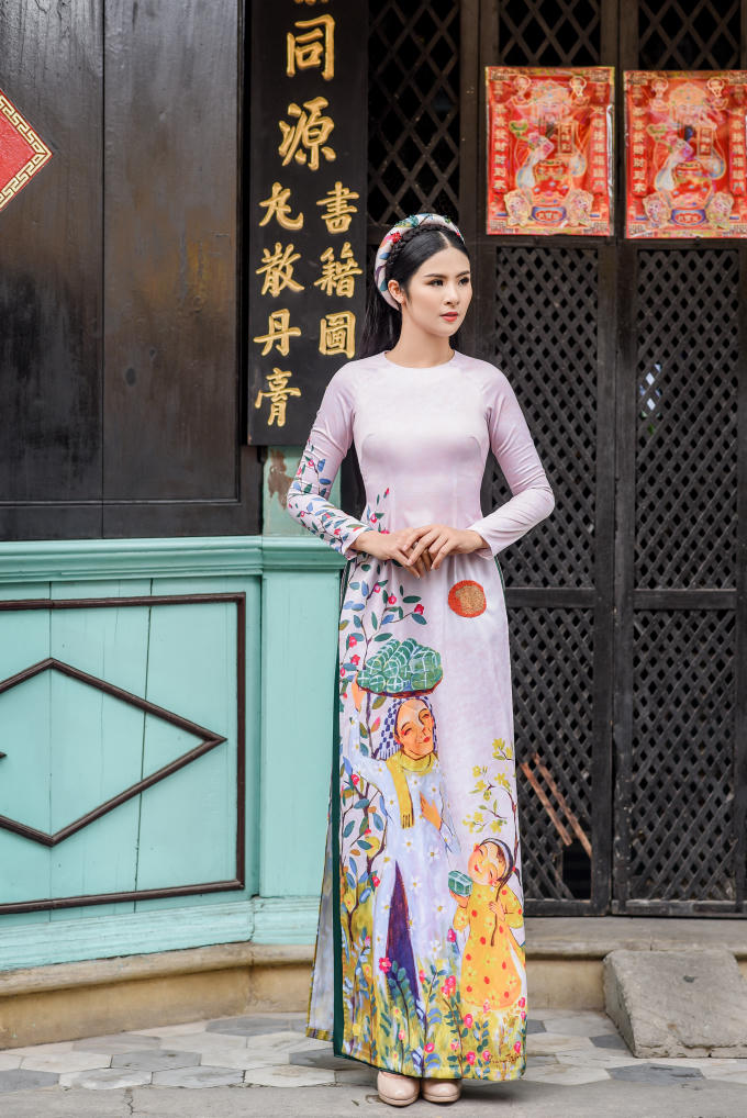Ngọc H&acirc;n thoả l&ograve;ng khi diễn &aacute;o d&agrave;i trong 'Duy&ecirc;n d&aacute;ng Việt Nam'