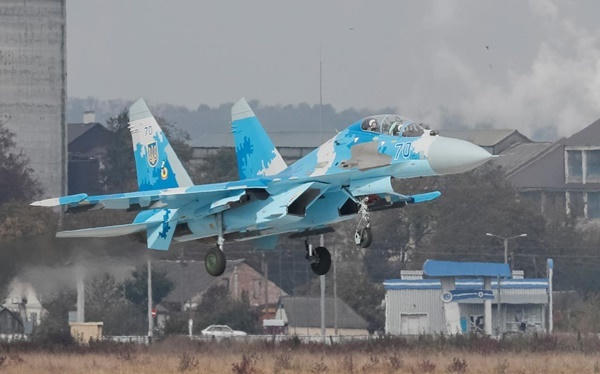Máy bay quân sự Su-27 của Ukraine. (Ảnh: Reuters)