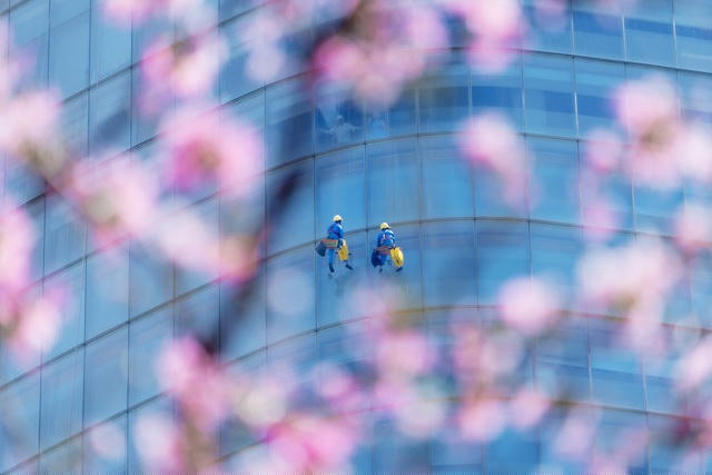 Bức “Work at height” (Làm việc trên cao) của @caokynhan