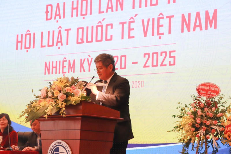 Chủ tịch Hội, ĐS.TS Nguyễn Bá Sơn báo cáo tại Đại hội.