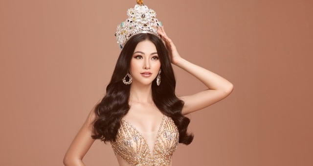 Hoa hậu Phương Khánh đẹp tựa nữ thần khoe sắc cạnh vương miện 3,5 tỷ VND