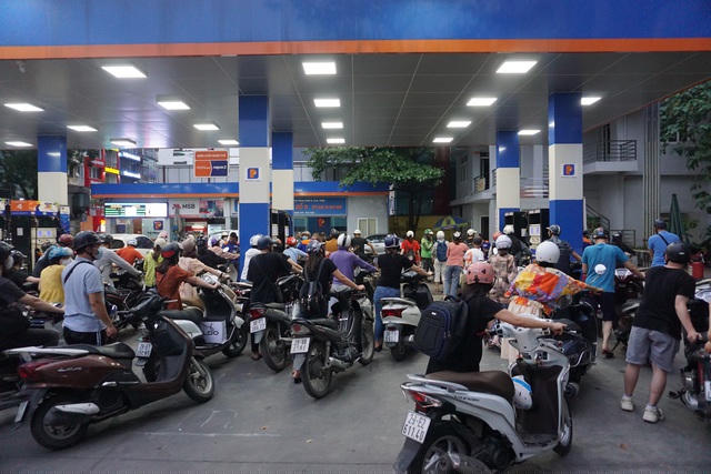 Trước đó xăng dầu dưới tác động của Covid-19 đã có 8 phiên giảm liên tiếp.