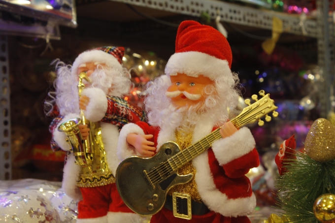 Ông già Noel là biểu tượng đêm Giáng sinh vì nhiều e nhỏ rất thích được nhận quà từ ông.