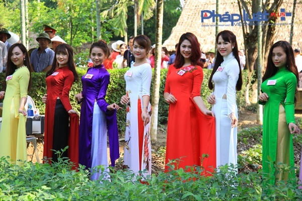Ngắm loạt ảnh top 15 Người đẹp Ảnh Việt Nam khoe sắc trong t&agrave; &aacute;o d&agrave;i truyền thống