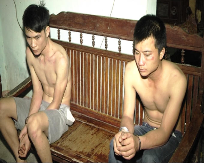 Hai đối tượng bị CA huyện Quỳ Hợp bắt giữ. (Ảnh: P.G).