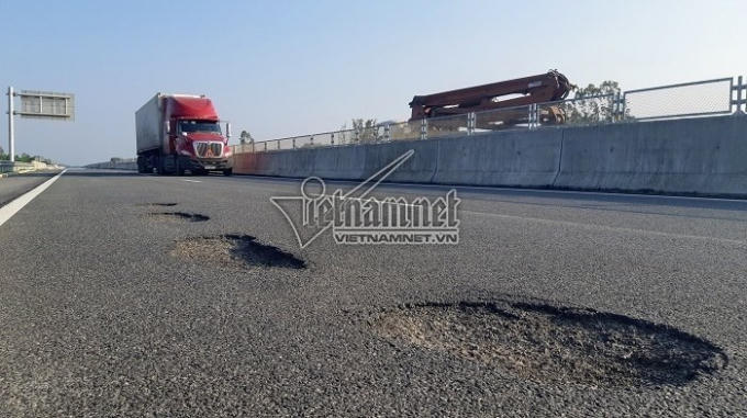 Cao tốc Đà Nẵng - Quảng Ngãi hơn 34.000 tỷ đồng vừa thông xe nhưng đã hỏng