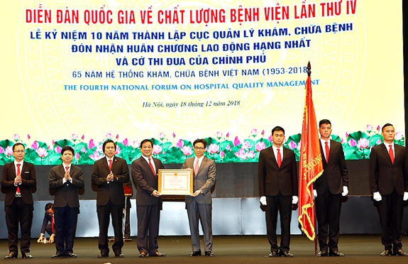 Ph&oacute; Thủ tướng Vũ Đức Đam dự Diễn đ&agrave;n quốc gia về chất lượng bệnh viện lần thứ IV. (Ảnh: B&aacute;o Qu&acirc;n đội nh&acirc;n d&acirc;n)