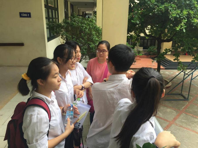 Gần 900.000 thí sinh bước vào buổi thi THPT quốc gia đầu tiên