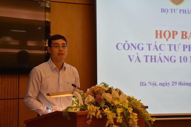 Người phát ngôn, Chánh Văn phòng Bộ Tư pháp Đỗ Đức Hiển.