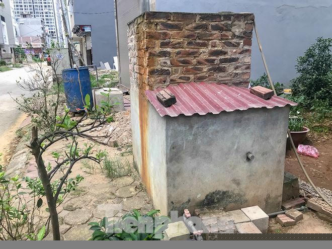 Người dân phải dùng nước giếng khoan và có bể chứa riêng.