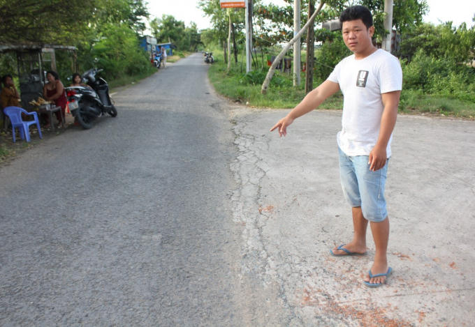 Nhân chứng chỉ hiện trường vụ án.