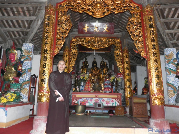 Sư thầy Thích Tâm Đức cho biết: rất ít người dám lui tới Điện Tam Bảo chỉ vì chùa xuống cấp nghiêm trọng.
