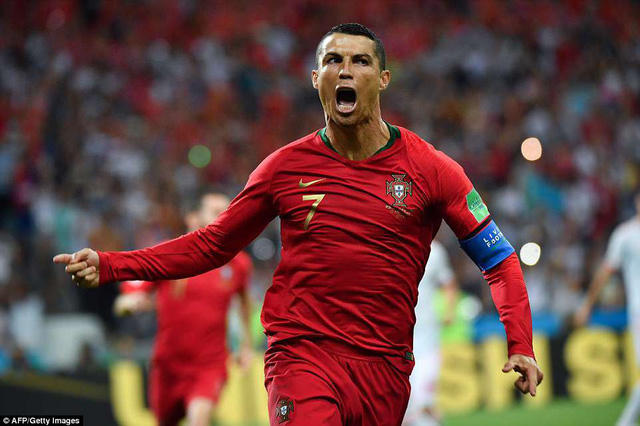C.Ronaldo thi đấu xuất sắc trước Tây Ban Nha.