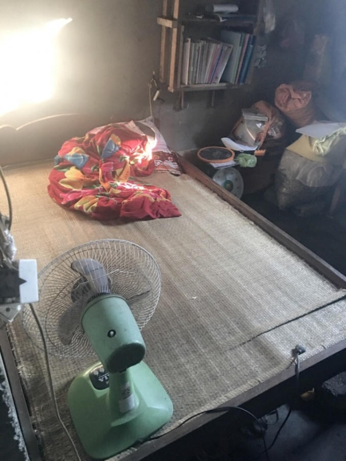 Chiếc giường nơi nghi ngờ D đã thực hiện hành vi xâm hại đối với hai cháu bé.