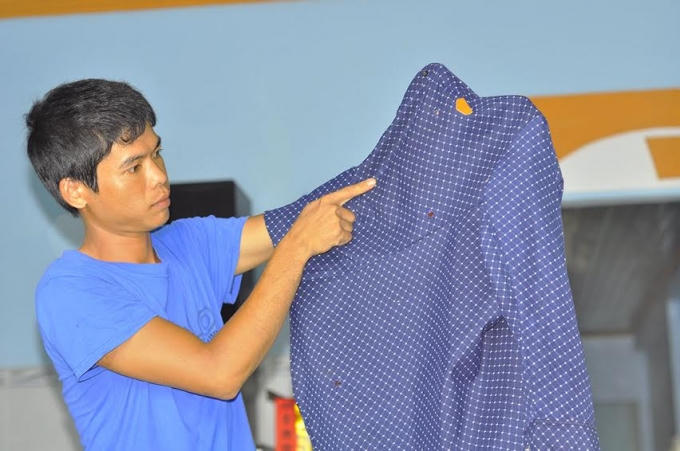 Các lỗ thủng do đạn bắn.