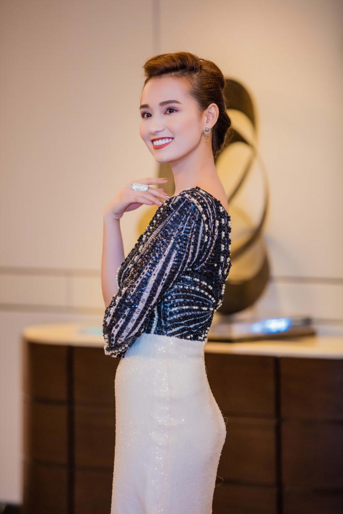 Jennifer Phạm đọ sắc c&ugrave;ng L&atilde; Thanh Huyền v&agrave; Trương Quỳnh Anh sau khi sinh con thứ 3