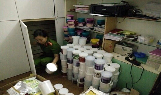 Cơ quan chức năng phát hiện 1 tấn kem trộn, bột tắm trắng không rõ nguồn gốc