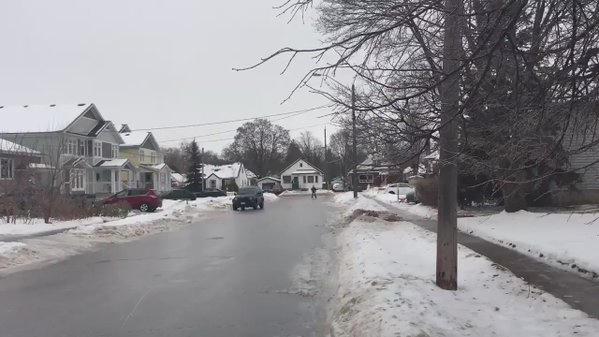 Nhiều tuyến đường tại Canada bị phủ trong băng tuyết vào mùa đông.