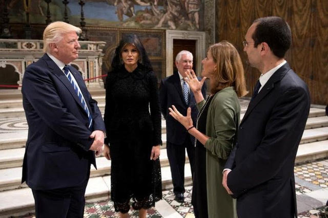 Tổng thống Trump và phu nhân Melania trong chuyến thăm Vatican ngày 24/5 (Ảnh: Reuters)