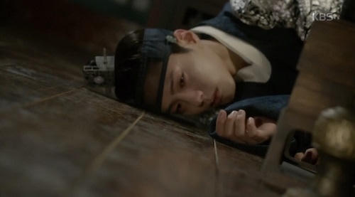 Thái tử Lee bị trúng độc.