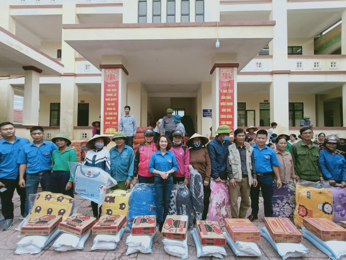 Huyện đoàn Tứ Kỳ - tỉnh Hải Dương đã trao 551 suất quà cho người dân ở các xã Việt Tiến, Cẩm Quang, Cẩm Mỹ, Cẩm Duệ, Tượng Sơn, Phúc Thăng Nam và nhiều phần quà khác cho 2 trường mầm non Tân Lâm Hương, tiểu học Tượng Sơn.