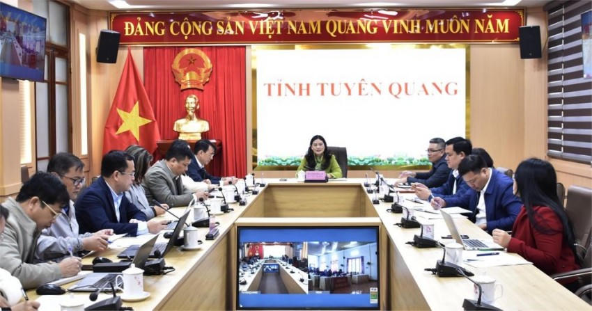 Quang cảnh cuộc họp.