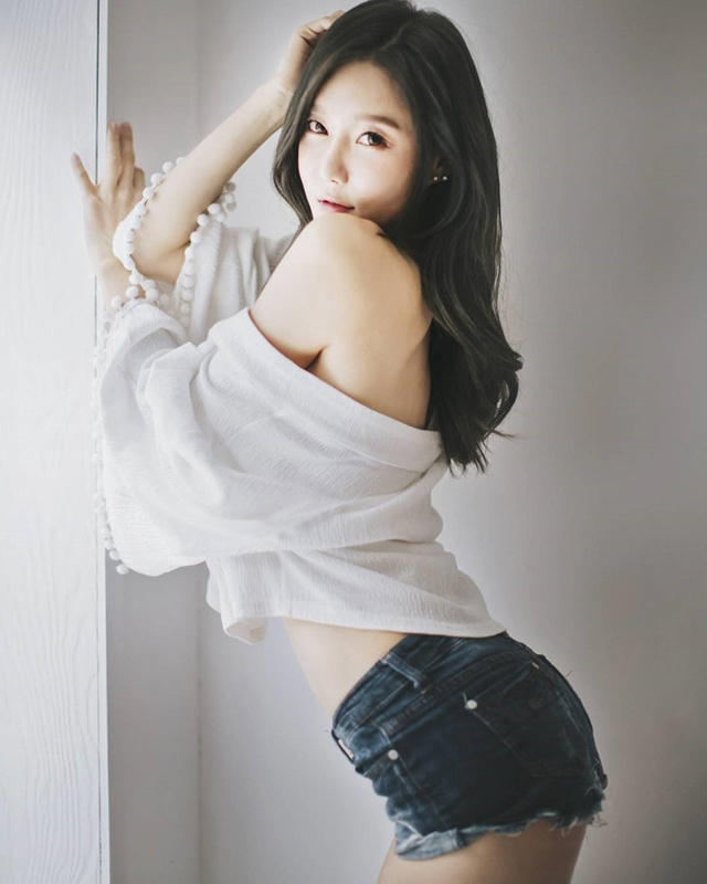 Trang cá nhân của cô nàng thường chỉ đăng ảnh nghệ thuật và ảnh sự kiện, ít khi chia sẻ hình ảnh đời thường.