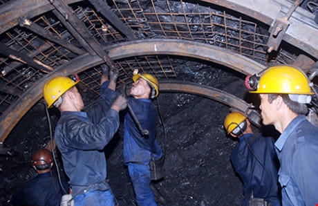 Giá than trên thế giới giảm mạnh kéo theo lợi nhuận của Vinacomin giảm từ 2.198 tỉ đồng xuống còn 470 tỉ đồng. Ảnh: Quốc Oai