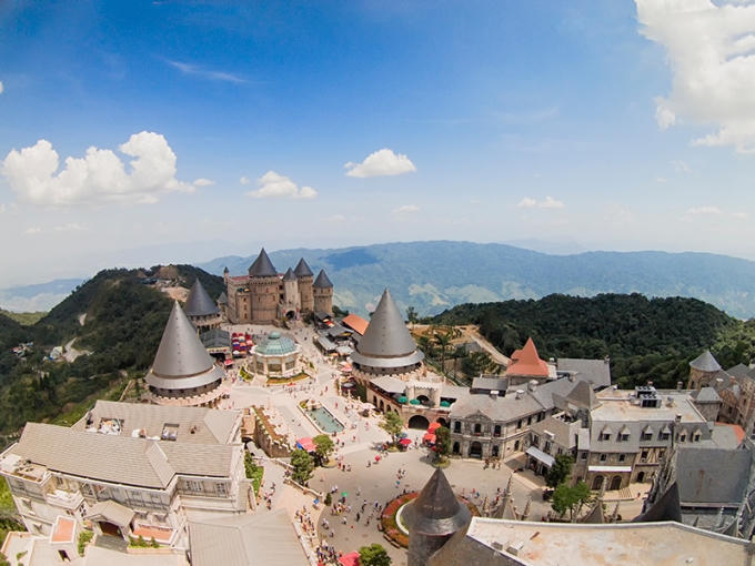 Hình ảnh tuyệt đẹp của lăng Pháp từ trên cao.