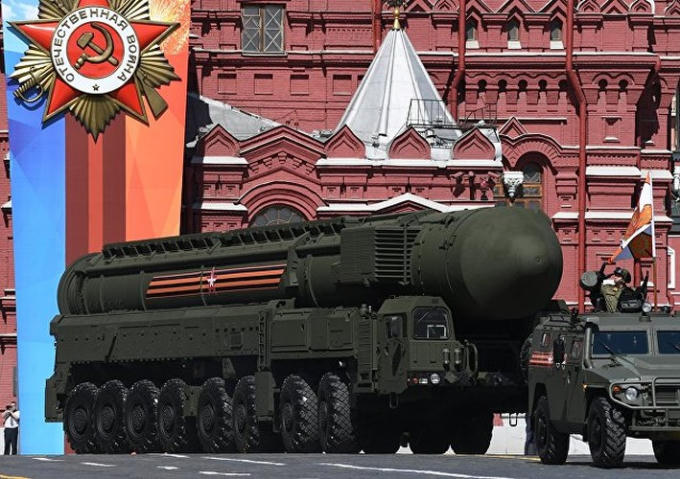 Hệ thống tên lửa đạn đạo liên lục địa RS-24. RS-24 Yars có khả năng mang theo 10 đầu đạn hạt nhân và tấn công các mục tiêu khác nhau ở khoảng cách lên tới 12.000 km.