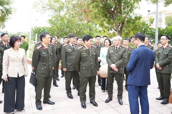 Đoàn đến khảo sát thực tế tại Trung tâm trợ giúp xã hội tỉnh Quảng Ninh.