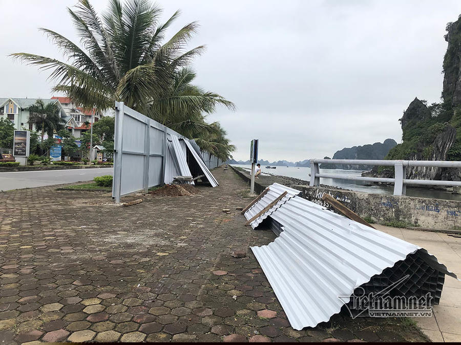 Tuyến đường được mở rộng được qu&acirc;y t&ocirc;n để đổ đất lấn biển