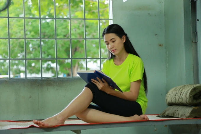 Phan Thị Mơ muốn rũ bỏ hình ảnh một cô gái mong manh và dịu dàng ngoài đời, để hóa thân thành nhân vật mạnh mẽ và bản lĩnh trên phim. Cô đã có lịch trình tập luyện kín với những động tác khó.